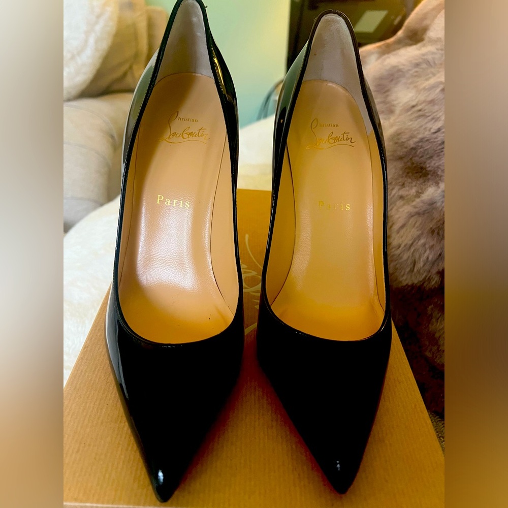 Christian Louboutin Pigalle 100. Material patent black. Size 38. NWT.